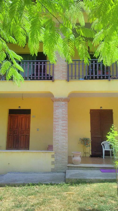Il Girasole Apartment Castel Ritaldi Exterior photo